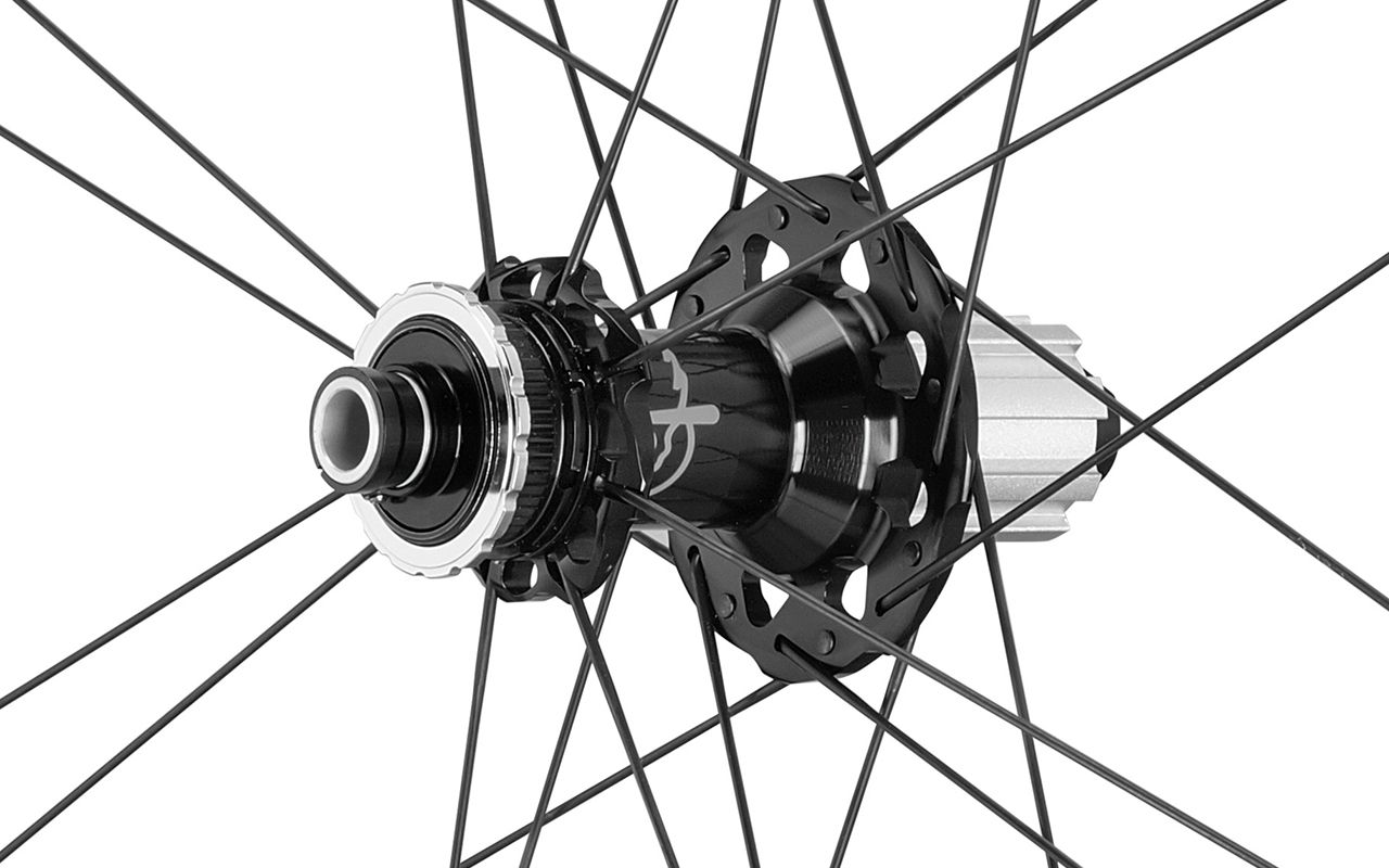 Campagnolo Shamal Carbon Disc Brake Wheelset 4 Campagnolo Shamal Carbon Disc Brake Wheelset - Image 4